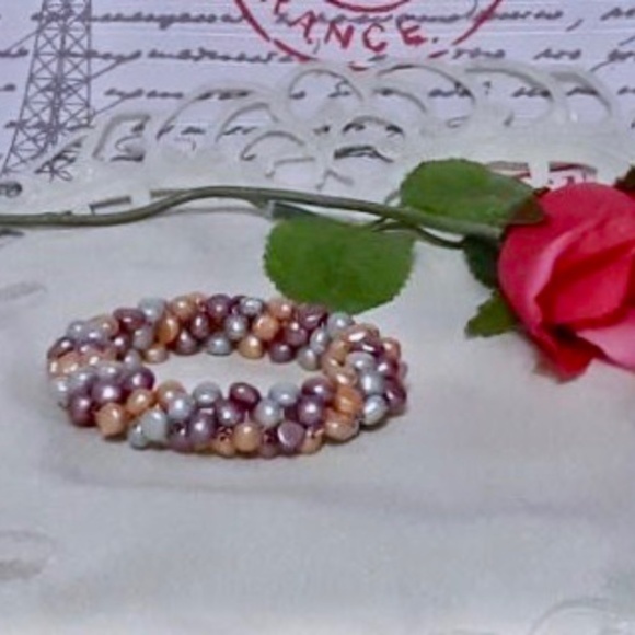 💲SALE 💲 NWOT Genuine Dyed Pastel Pearl Stretch Bracelet - Picture 5 of 5